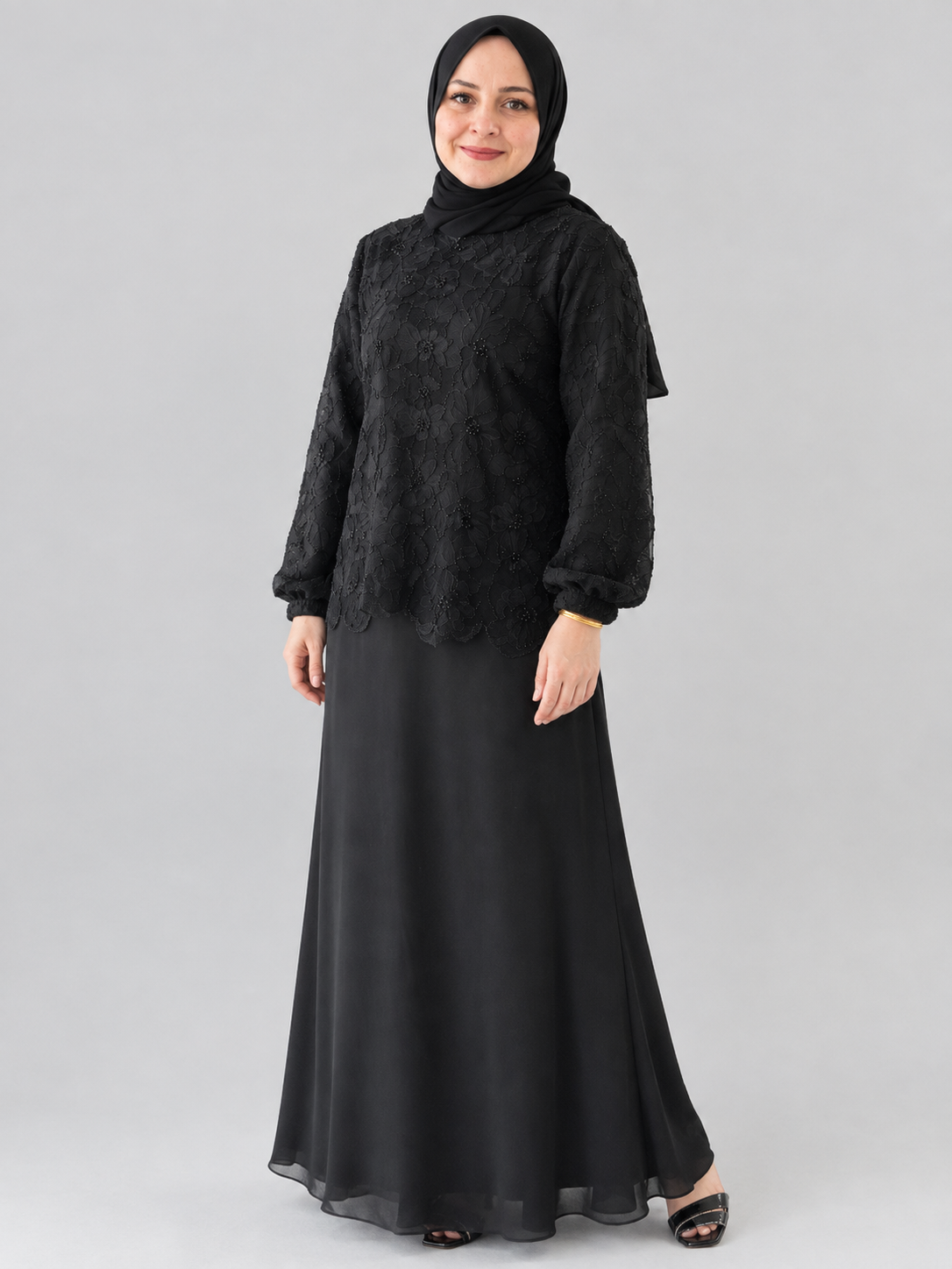 FEYZA ABİYE ETEKLİ TAKIM