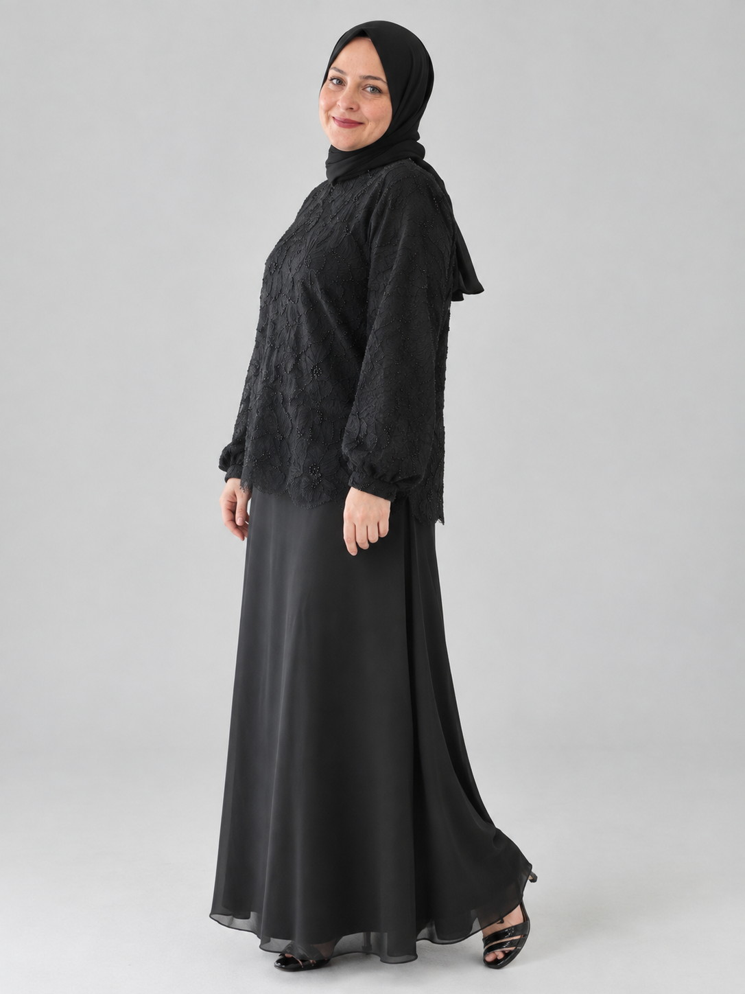 FEYZA ABİYE ETEKLİ TAKIM